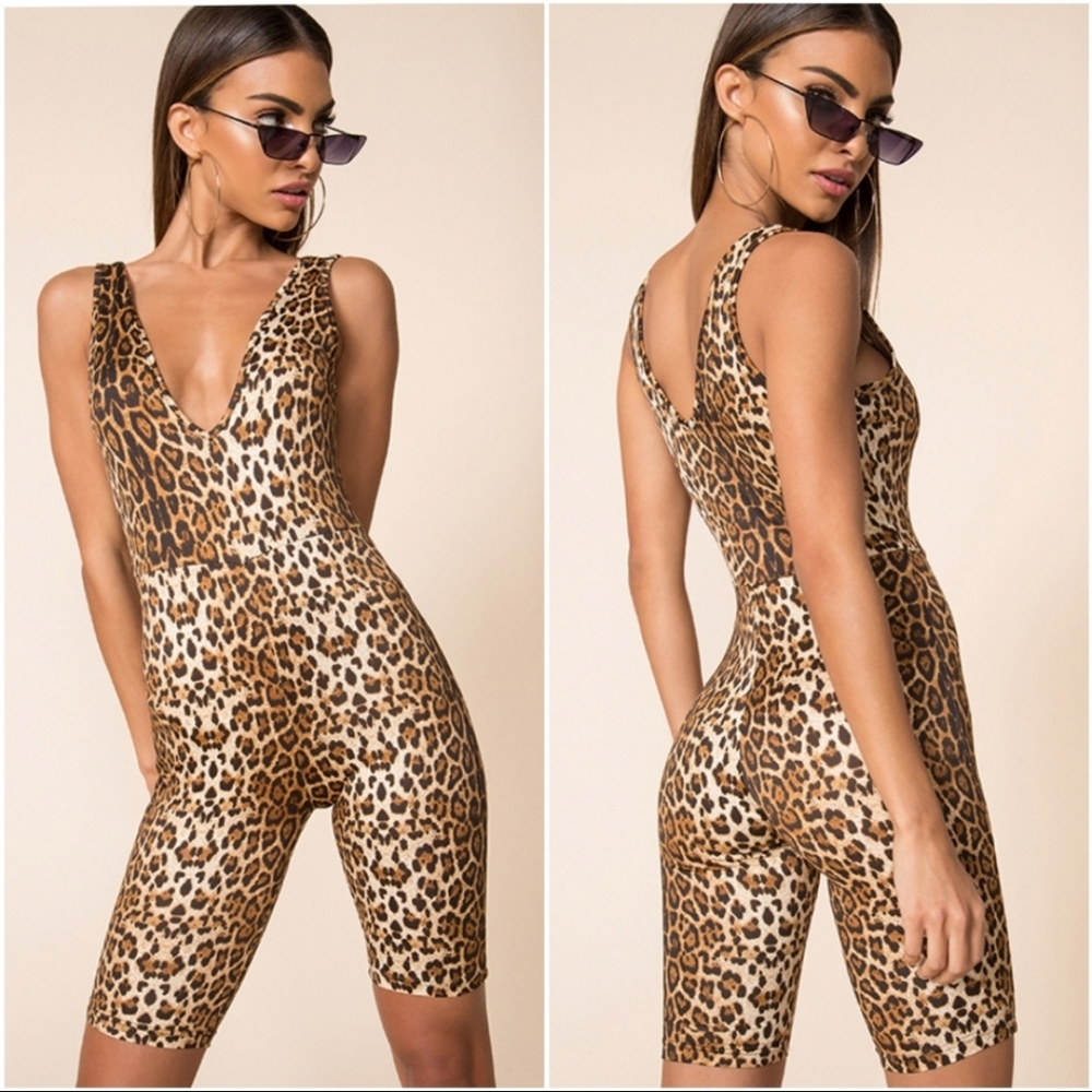 Superdown Selah Leopard V-Neck Romper Size Small